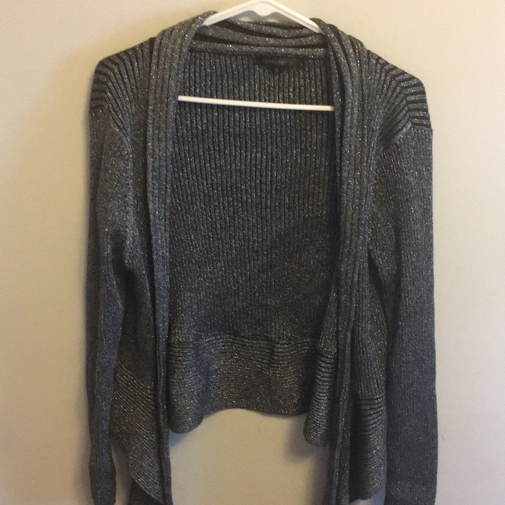 Ladies cardigan flyaway, black and silver.